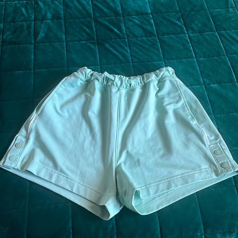 Gymshark sea foam green shorts 🍀